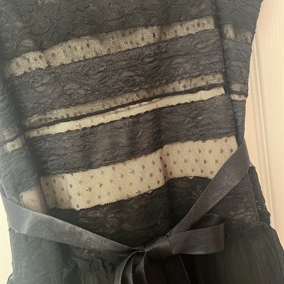 MICHAEL Michael Kors (8) Lace and Layers Knee Length Dress - Picture 3 of 5